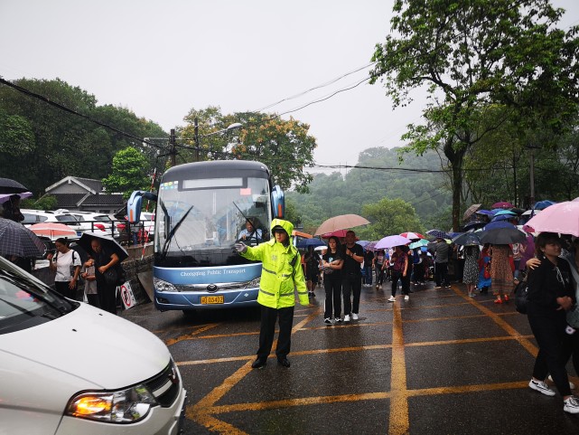 渣滓洞附近壮志路、凌云路交通压力大 游客请