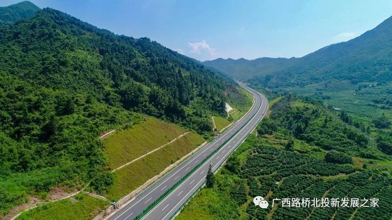 贺州至巴马高速公路 钟山至昭平段建成通车