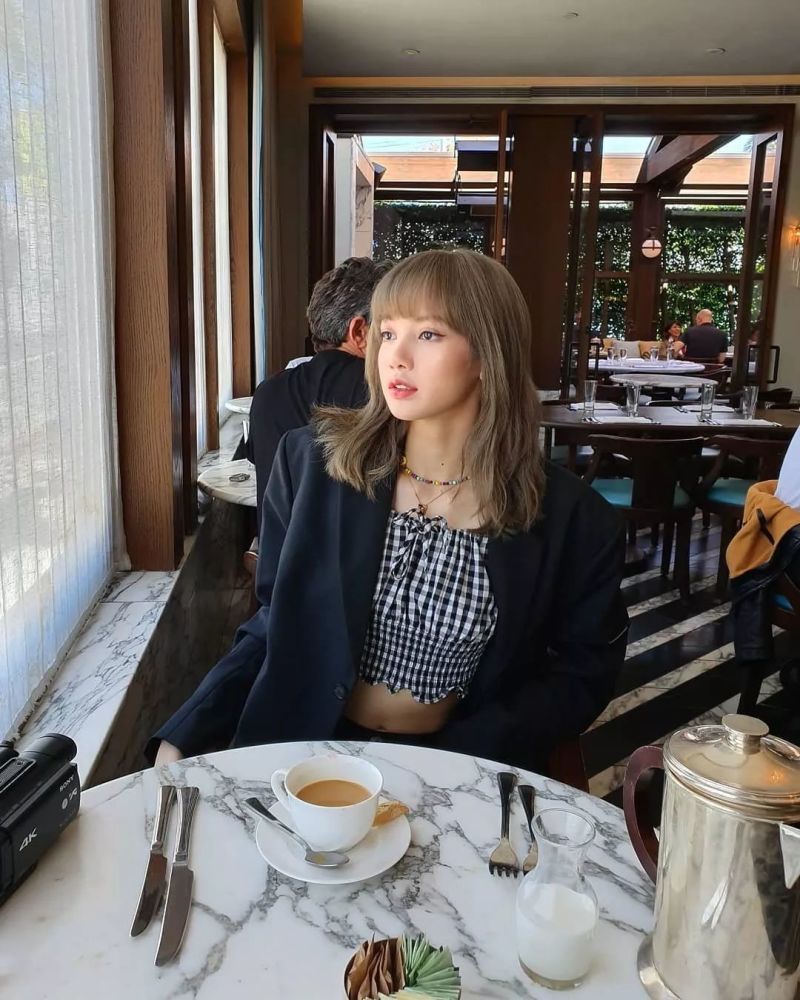 壁纸丨让lisa教会你假期出行全套拍照pose