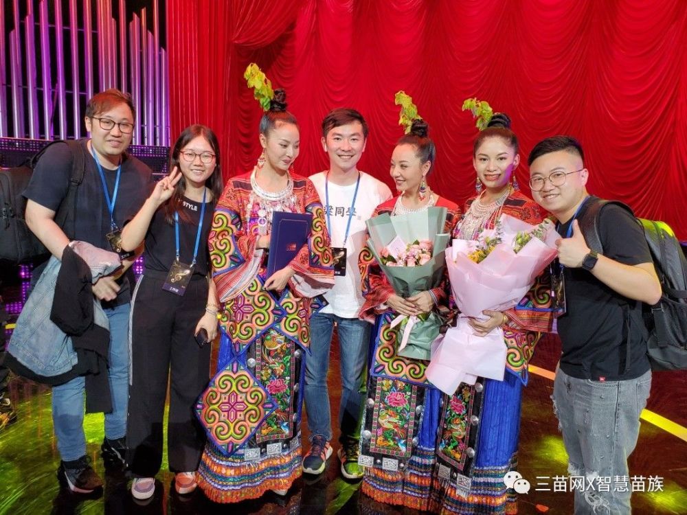 苗族姐妹花"阿果依",原生态演唱《中国梦》祝福祖国!