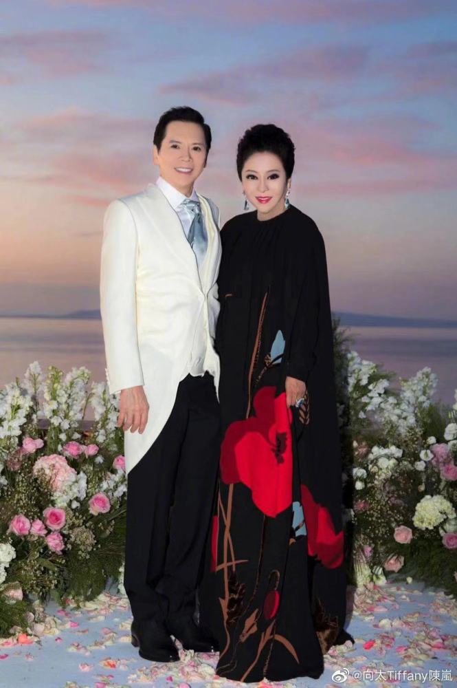 向先生与向太太就是向佐与郭碧婷最好的榜样,在婚礼上,向太说,希望