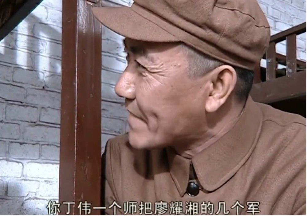 丁伟才是亮剑智商担当一句牢骚就暴露他的能力李云龙都比不上