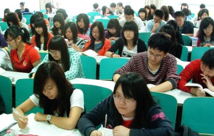 為什么名牌大學的學費才幾千,不知名的??茀s要上萬?原因很現實 孔子誕辰