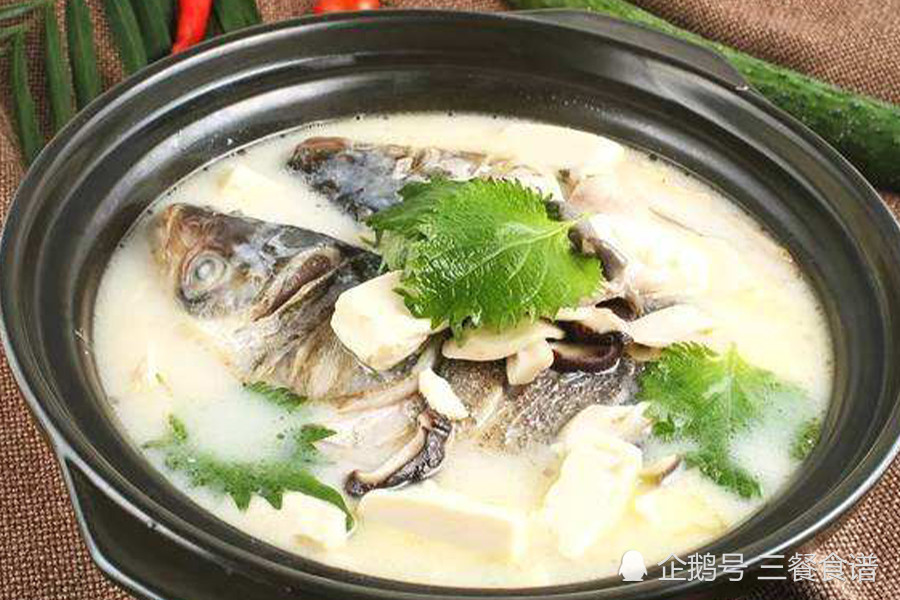 汤白味美鱼不腥,掌握这2个小窍门,鲫鱼炖豆腐又白又鲜