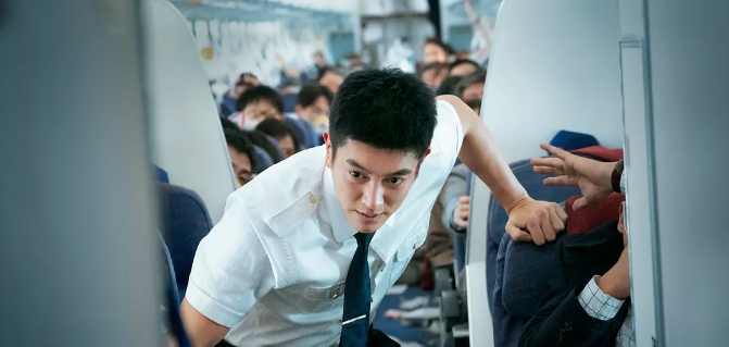 其中欧豪饰演的是副驾驶徐奕晨更是演技炸裂,让人眼前一亮,从前的欧豪