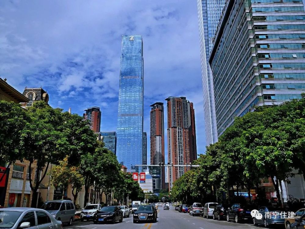 竣工日期:2006 年 建筑层高:58 层 地王国际商会中心是当时南宁首栋