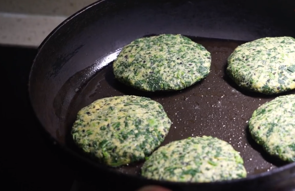 长在草地里的野菜,河南话叫"迷糊菜",摘来做玉米饼味道很香