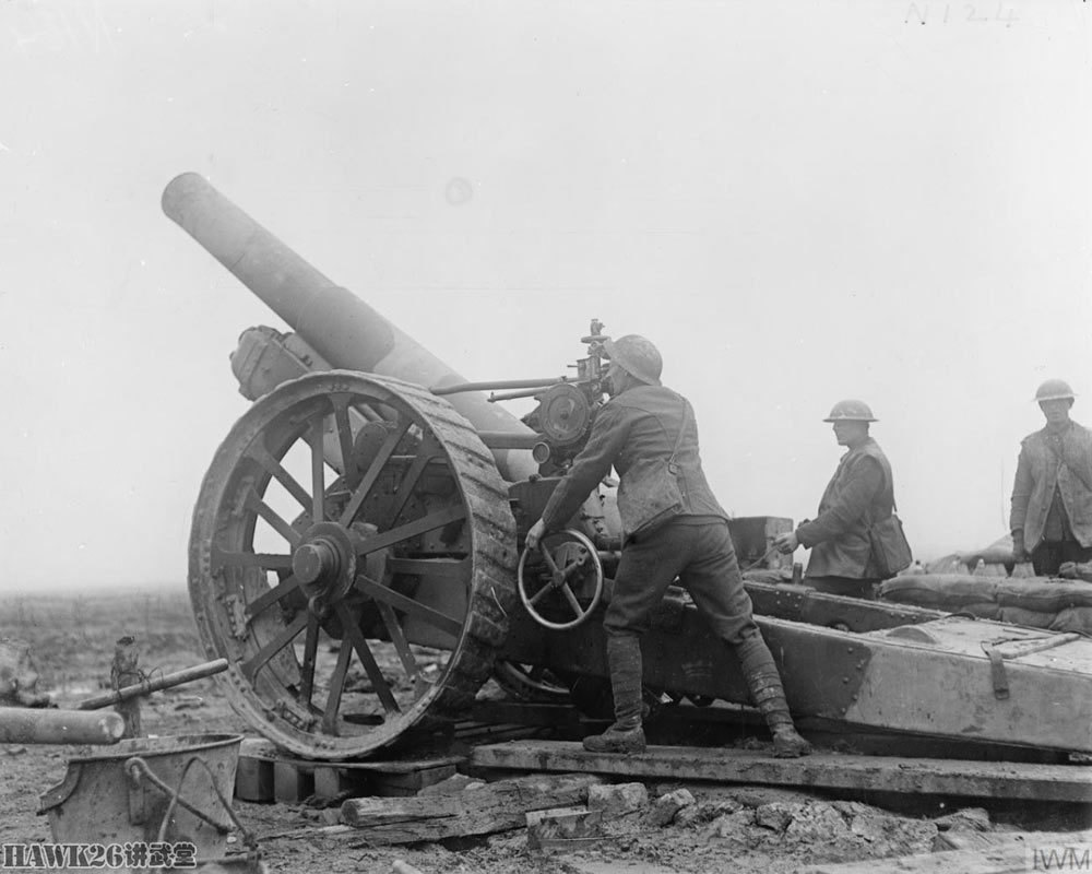 1915年在法国作战的英军 bl8英寸重型榴弹炮发挥巨大