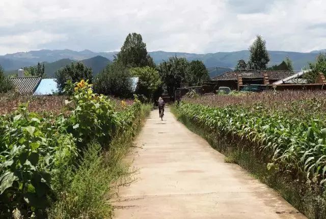 格姆女神山后的宁蒗县永宁乡,这里有最纯粹的风景