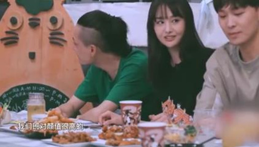 郑爽节目提起同班同学,得知是景甜阚清子后,网友:女神