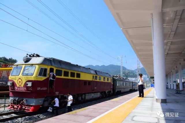 永顺县,桑植县,张家界市,再经常德市桃源县,鼎城区,到达常德火车站