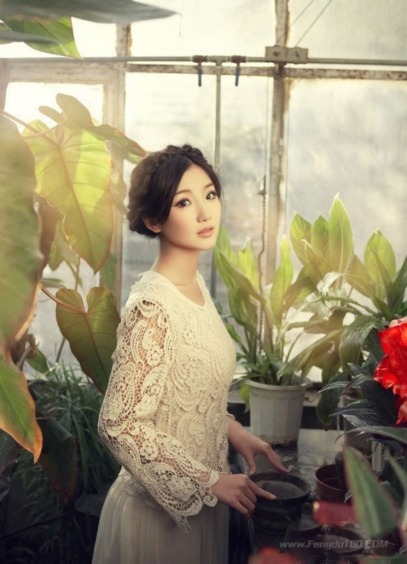 软妹：清纯美女复古艺术写真照