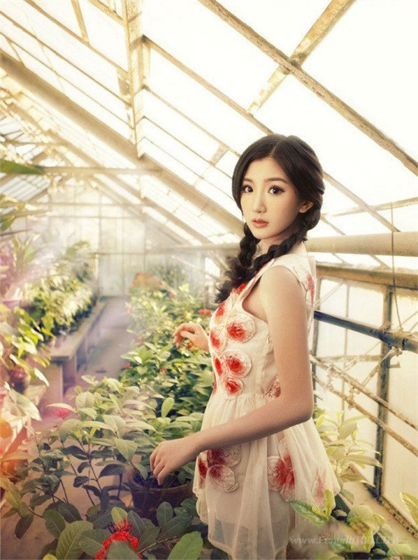 软妹：清纯美女复古艺术写真照