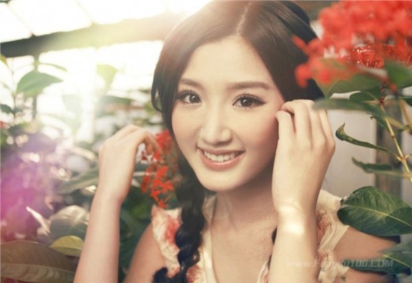软妹：清纯美女复古艺术写真照