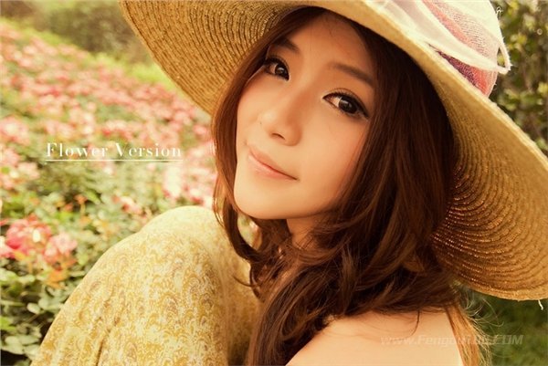 软妹：90后清纯美女花海写真图片