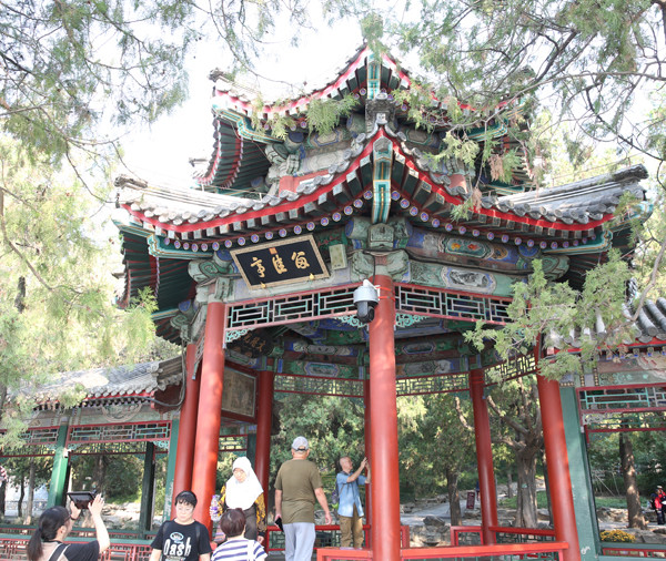 游颐和园留佳亭:是亭曰留佳 盖因纳赏起