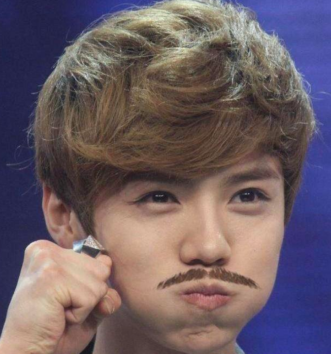 男明星留胡子,吴亦凡变油腻大叔,看到张益达hold不住了