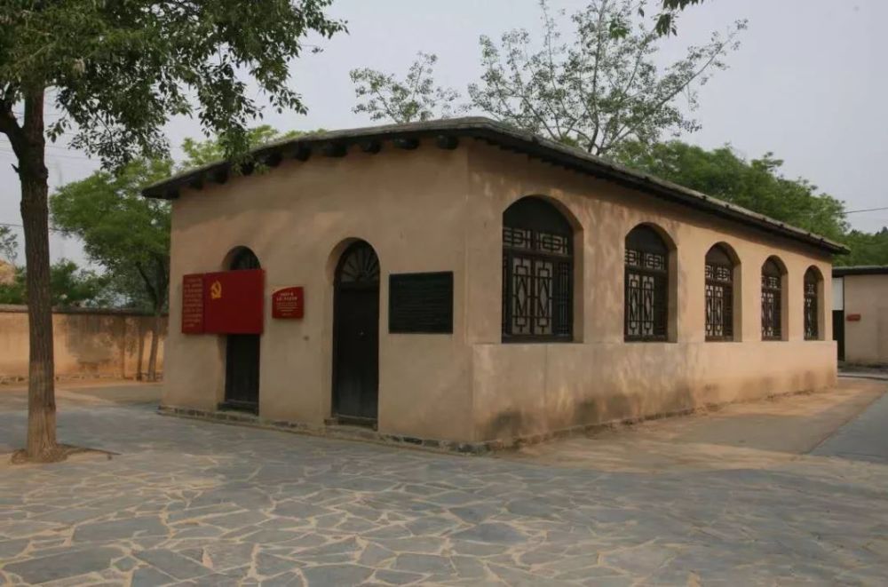 石家庄 西柏坡位于石家庄市平山县境内,是一个松柏苍翠,风光秀美的小