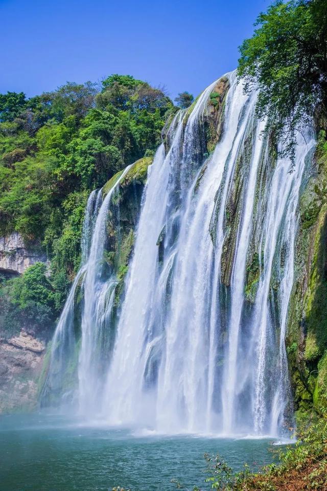 水流之美 而中国的瀑布景观更是闻名于世 德天瀑布 中国最美  六大