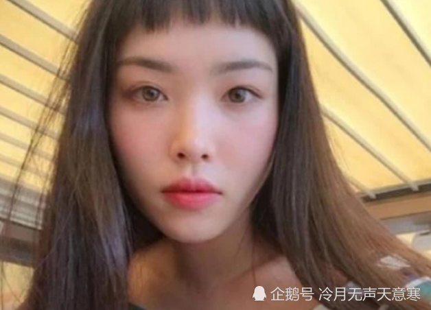 发际线低,额头短