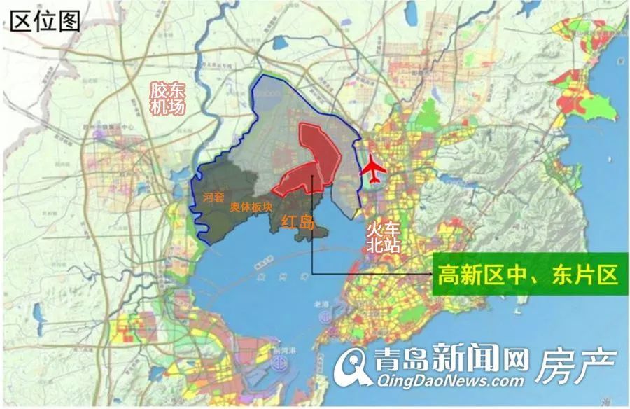 机场东南侧有火车北站,南侧有跨海大桥,以及正在建设中的红岛高铁站