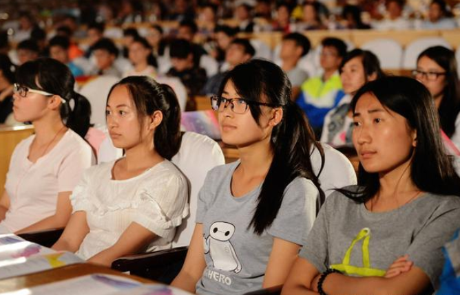 為什么名牌大學的學費才幾千，不知名的?？茀s要上萬？原因很現實 孔子誕辰