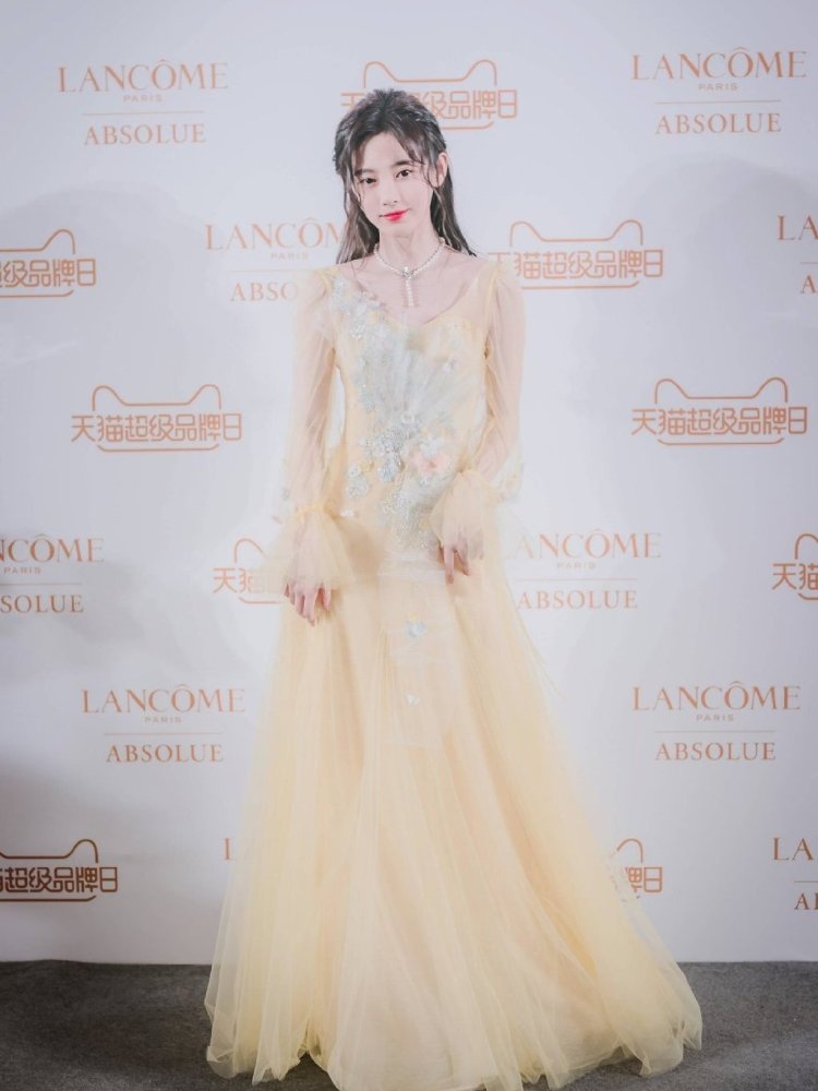 171的金晨和159的鞠婧祎穿仙女裙,终于知道腿长腿细谁重要