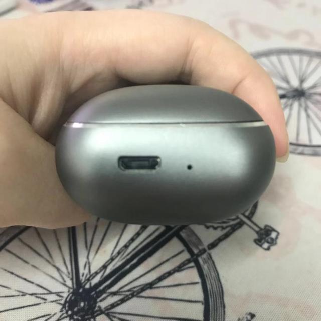 motorola/摩托罗拉vb400的包装在前面三款对比来看是相对比较不同的