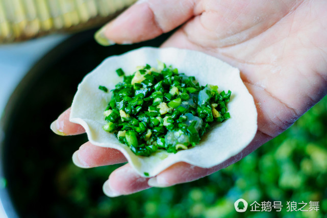 包饺子别再放肉了!这样调馅鲜美多汁,营养又好