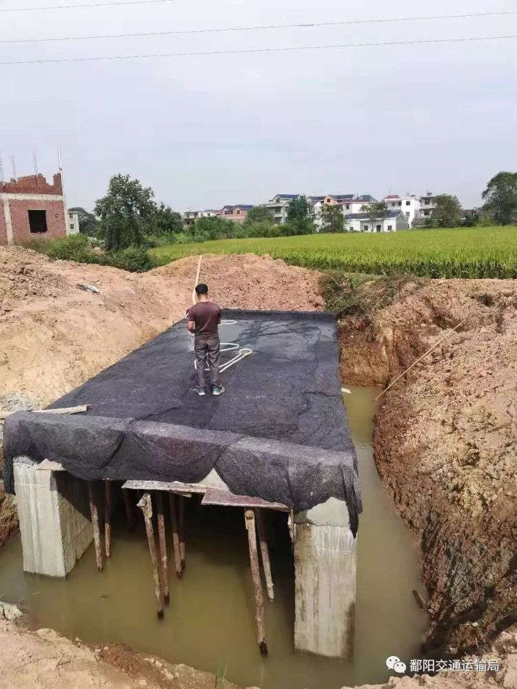 油墩街镇沈家至余家边段公路路面改建工程 (盖板涵施工)