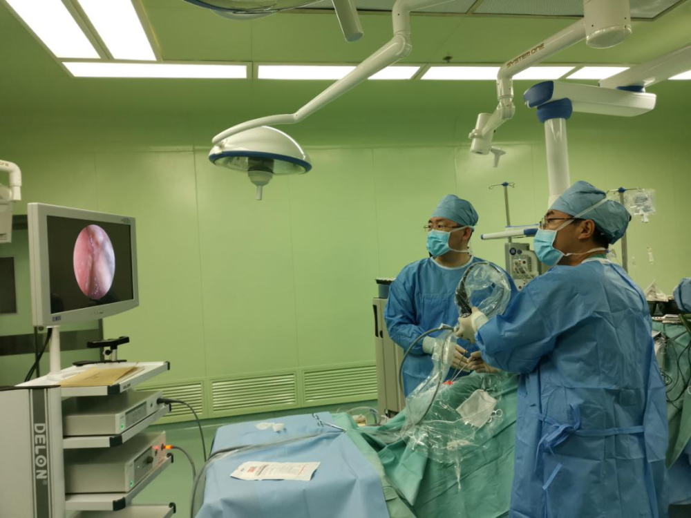 微创切除脑瘤新武器 哈医大二院神经外科开展神经内镜技术