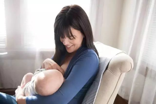 母乳后大小奶,干瘪下垂的乳房还能恢复吗?这5招教你拯救大小奶!