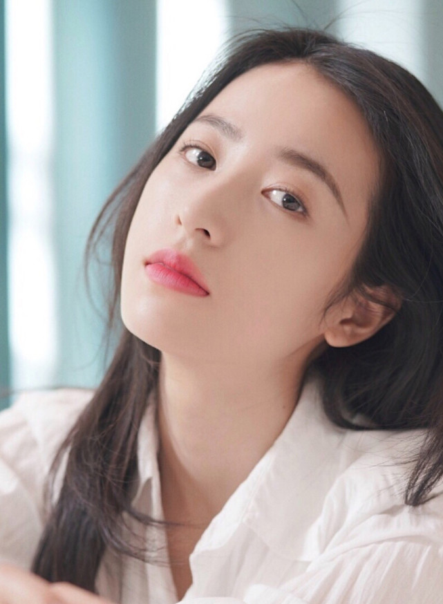 周雨彤时尚美图:这是什么小仙女,那么美丽!