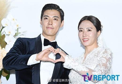 艺人康男与李相花结婚照曝光,黄光熙等艺人出席婚礼送祝福