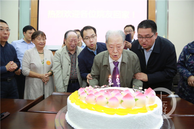 与母校同生95岁的他和重庆大学同日庆生