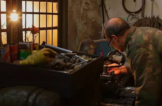 八级钳工曾是怎样一种存在?手挫航母,堪比机床