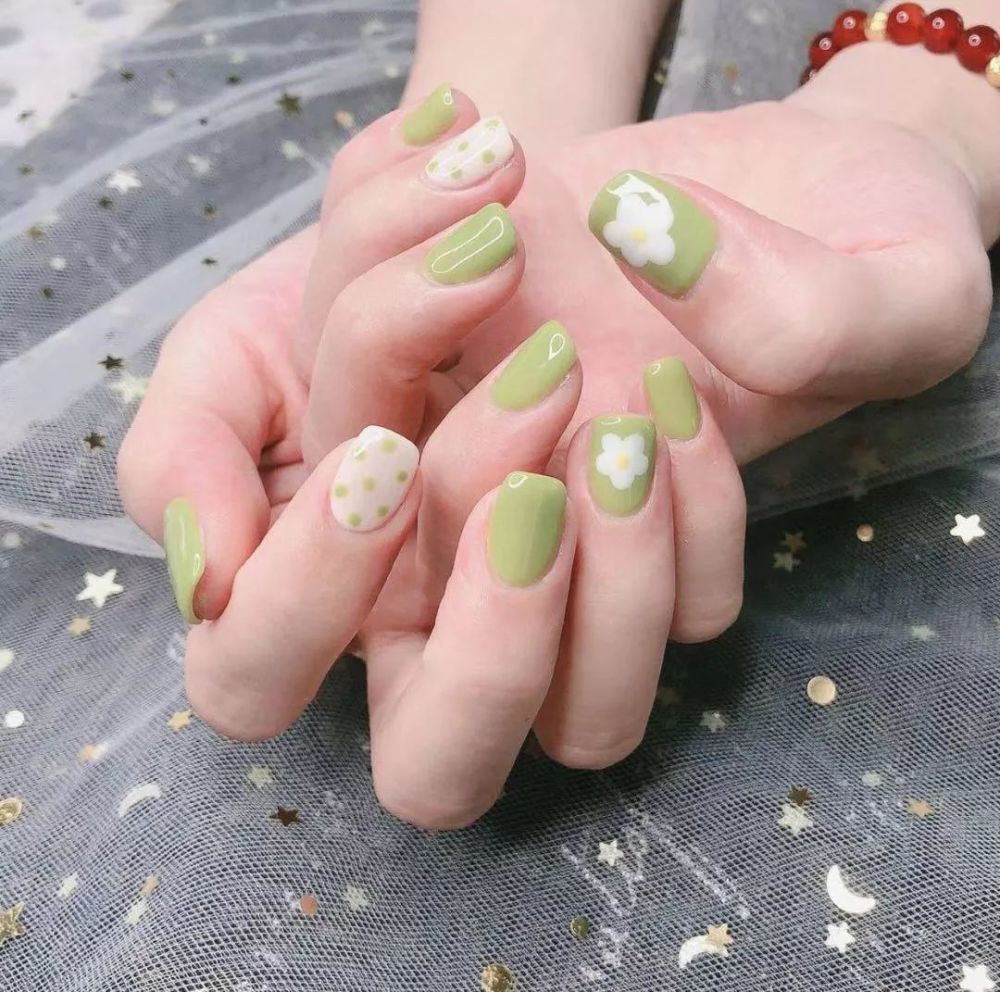 法式浪漫波点美甲,时髦与复古兼并!