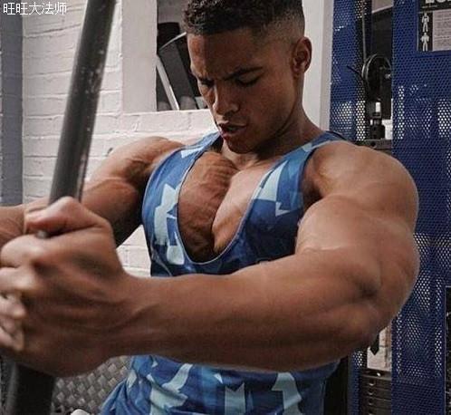 怎么练胸肌中缝