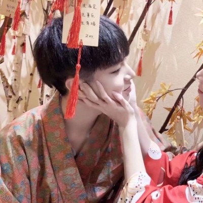 超火"ins风"情侣头像:让人溃不成军的瞬间,都是一些鸡毛蒜皮的小事