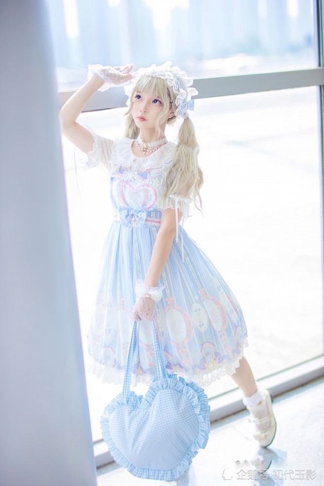lolita装扮的双马尾小萝莉 网友:多希望有个这样的妹妹呀
