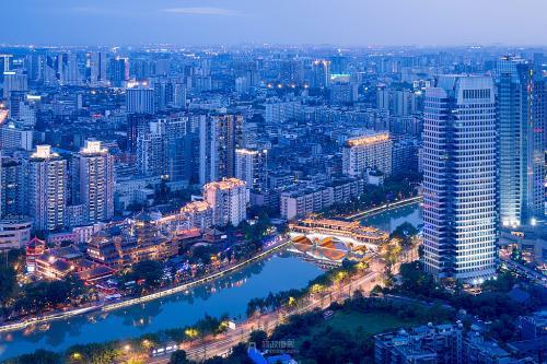 成都全市经济总量_成都夜景(3)