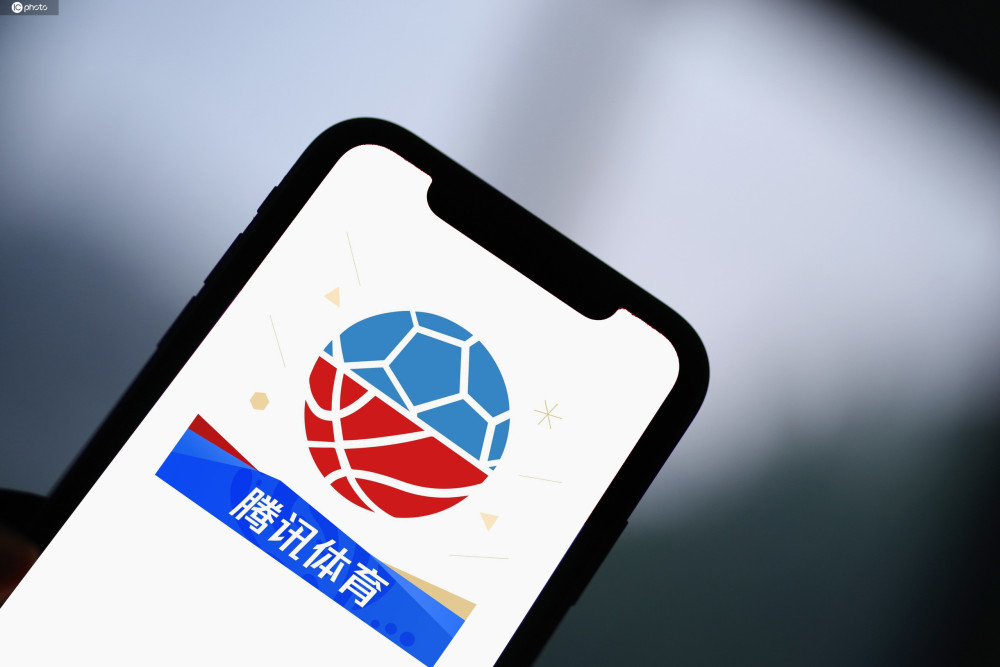 蓝鲸TMT频道10月14日讯,根据腾讯体育的NBA直播单,已经恢复部分比赛的视频直播。而10月8日,腾讯体育官方微博宣布,腾讯体育即日起暂停NBA季前赛(中国赛)的转播安排。