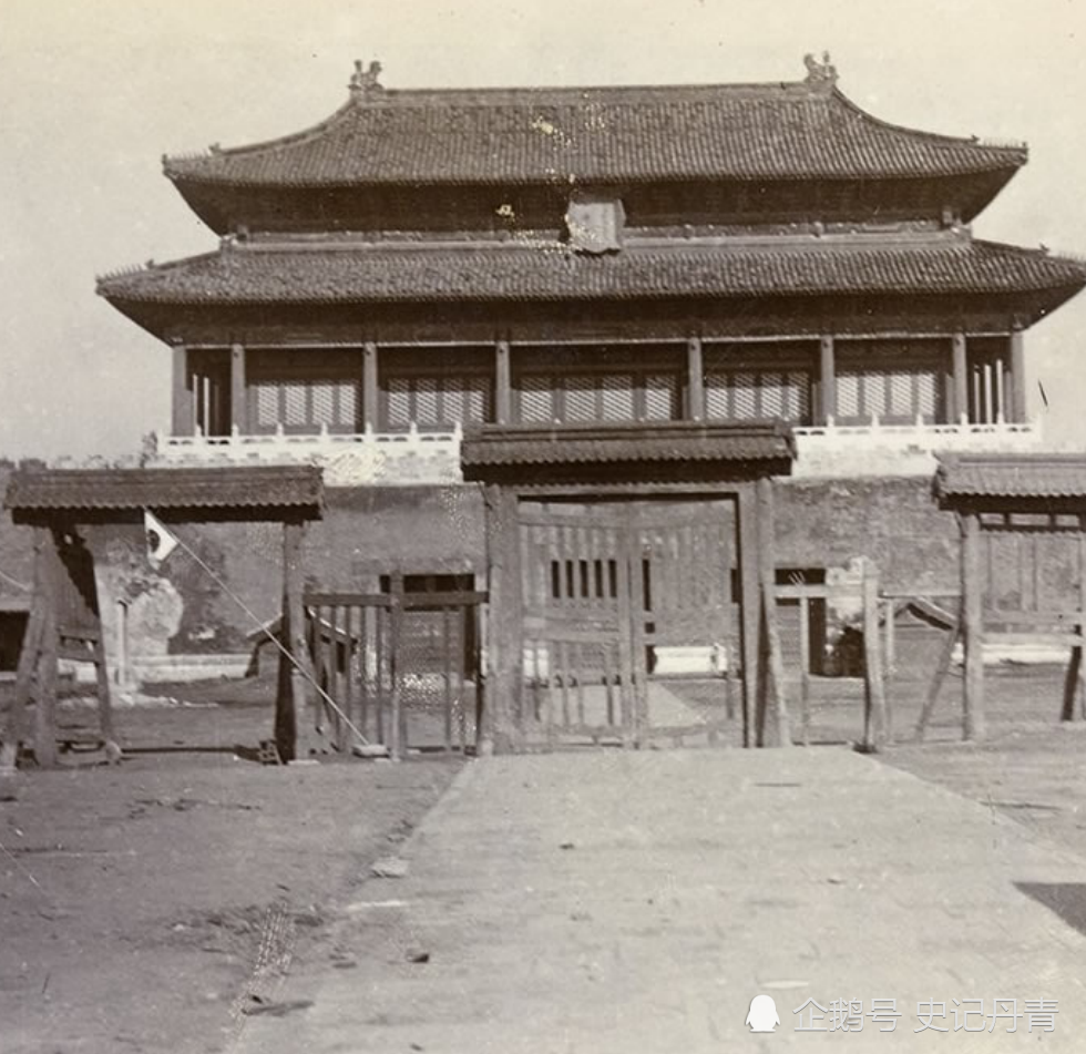 1900年北京老照片:紫禁城街头荒凉,皇家威严荡然无存!