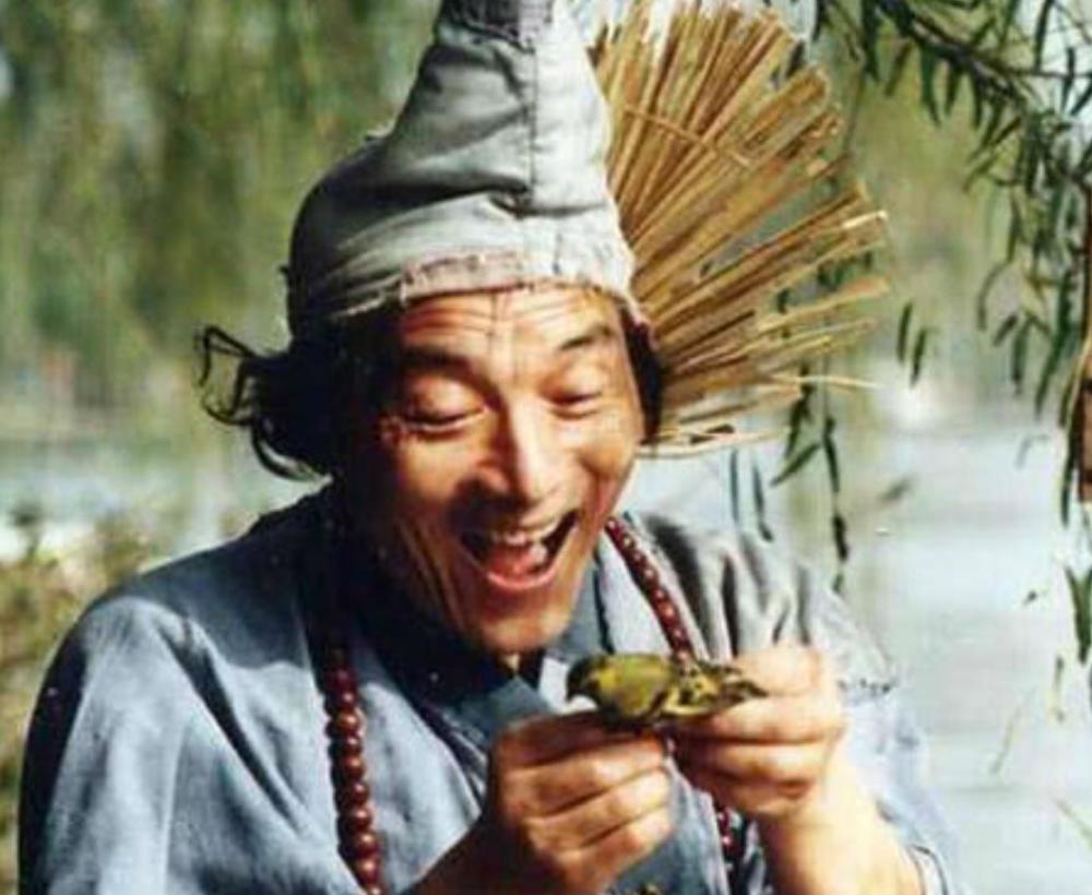 都说容嬷嬷年轻时长得美,"济公"游本昌旧照曝光,帅到人心脏怦怦跳!