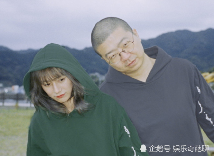 李诞老婆黑尾酱睡觉被