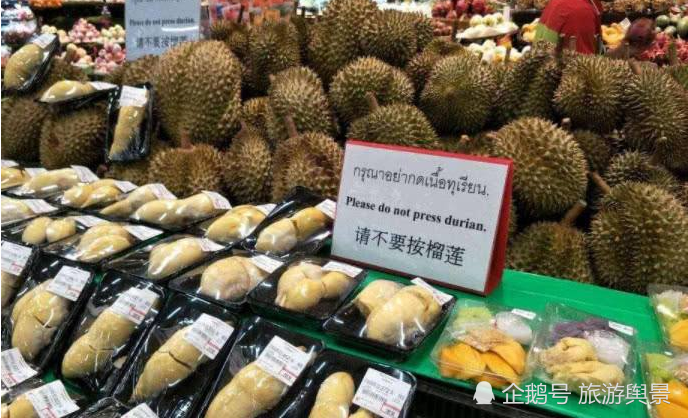 泰国大量水果滞销,摊贩写的中文标语被质疑是歧视国人,网友:活该烂