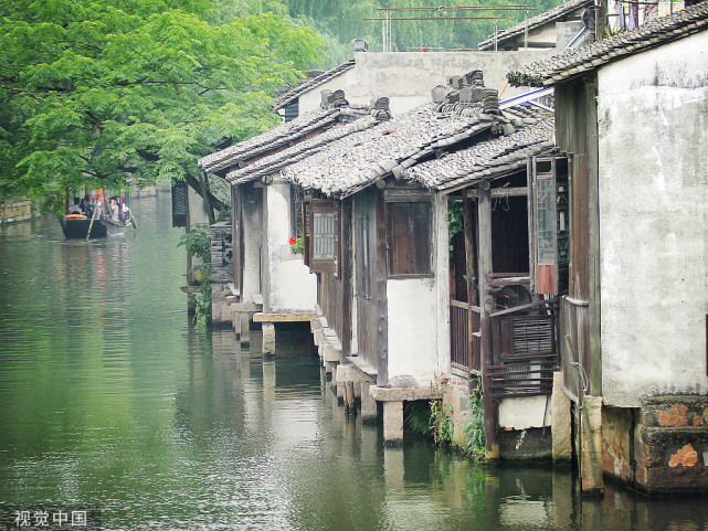 清清流水淌过枕水人家 水乡乌镇里画江南