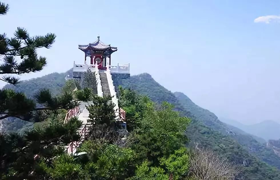 是人们休闲健身和探幽览胜的理想去处 地址:千灵山风景区位于北京市王