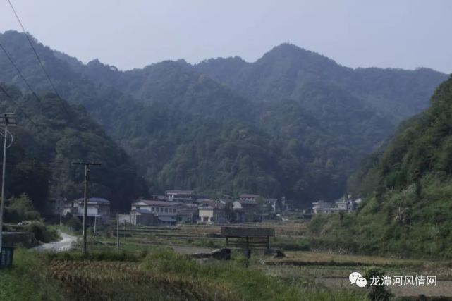 站主建筑 高铁站广场 高铁站出口隧道 高铁站航拍图 图上方为牛车河镇