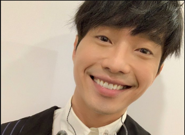 还记得"微笑王子"张栋梁吗?